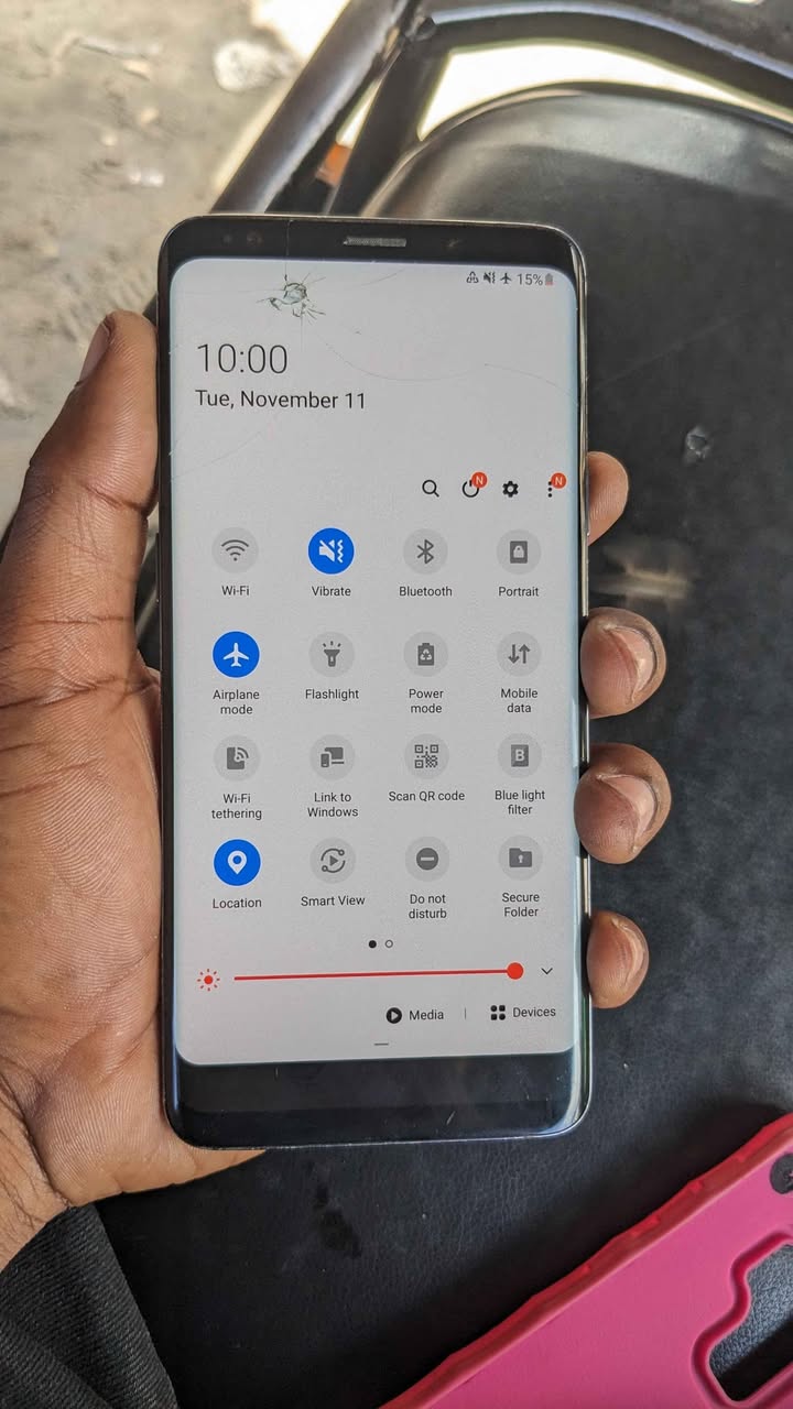 A picture of Samsung S9 kipengele clak tu GB 64 RAM 6 CAMERA