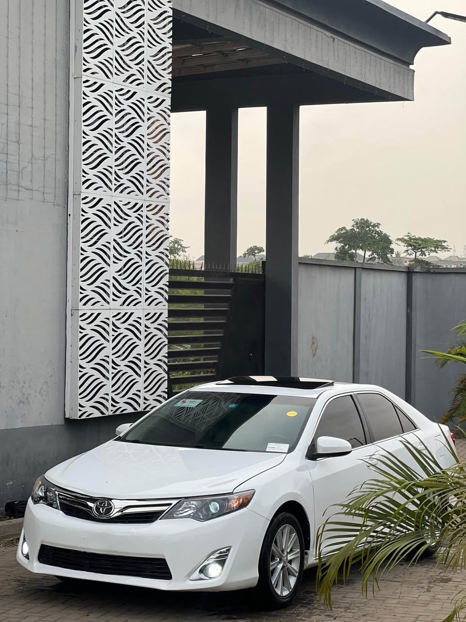 A picture of FOREIGN USED TOYOTA CAMRY 2013 MODEL XLE EDITION
