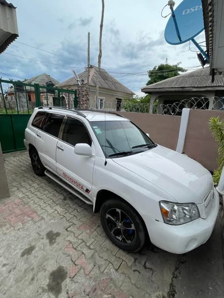A picture of Toyota Highlander 09063393963