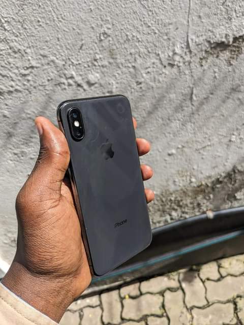 A picture of Iphone X