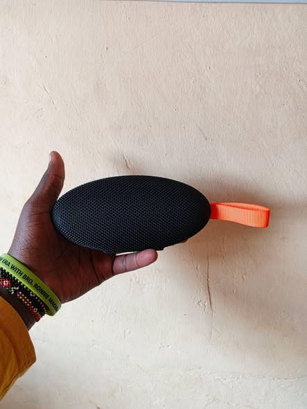 A picture of Musyl Em 10 wireless speaker