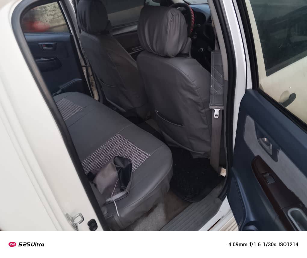 A picture of Toyota Hilux 2012