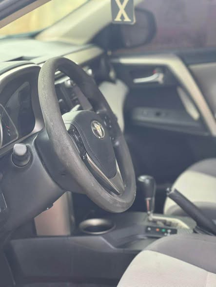 A picture of Toyota RAV4 2015 model