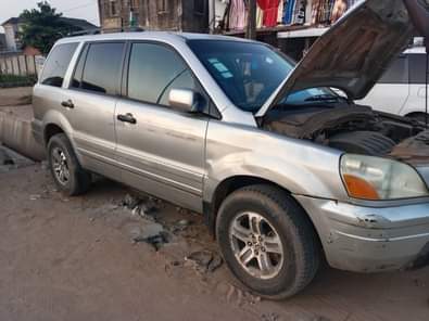 A picture of Neatly used first body pan Honda pilot jeep for sale