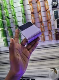 A picture of Samsung Galaxy Flip 3 5G