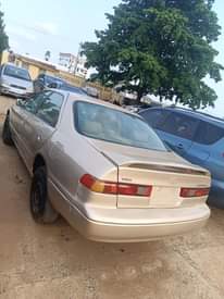 A picture of Regular Toyota Camry 2000 model
