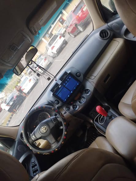 A picture of Toyota RAV4 2011