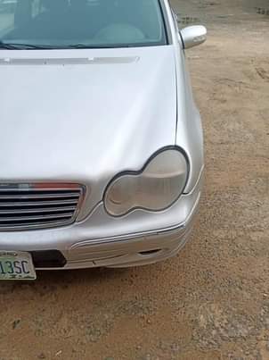 A picture of Mercedes Benz c200 4 plugs