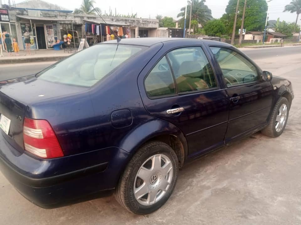 A picture of Volkswagen bora engine and automatic gear very good ac chilling