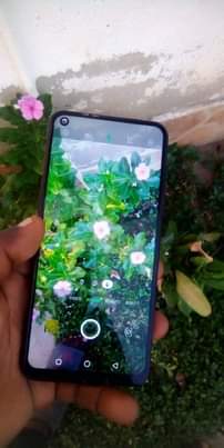 A picture of Infinix S5 gb64 ram4 inacrak kwenye kioo ila inafanya kazi