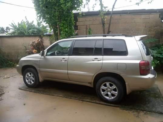 A picture of 3 6m Toyota Highlander 2004 model first body with sound