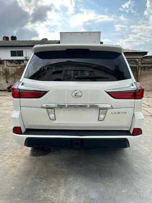 A picture of Foreign used Lexus LX570 in pristine condition
