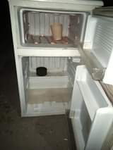 A picture of Boss fridge double door inagandisha sana na kupoza vzr Bei