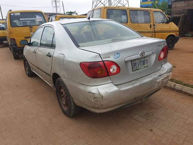 A picture of 2004 TOYOTA CORROLA MANUAL