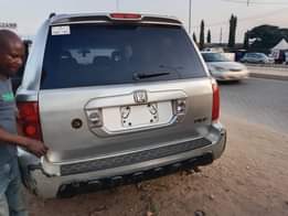 A picture of Neatly used first body pan Honda pilot jeep for sale
