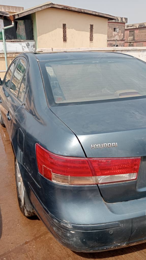 A picture of Hyundai sonata 2008