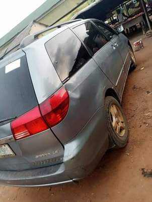 A picture of 2005 Toyota Sienna