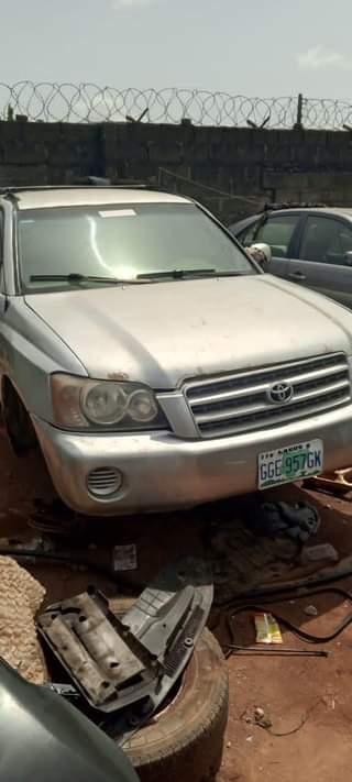 A picture of Toyota Highlander 03