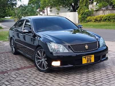 A picture of TOYOTA CROWN BEI MILLION 14