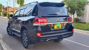 A picture of LAND CRUISER V8 FOR SALE Call Whatsapp 0713660746