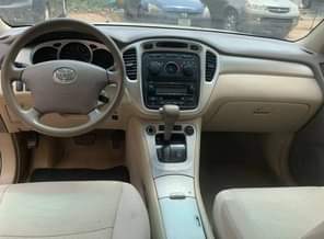 A picture of Foreign Use Toyota Highlander direct 05 3 Seater row Purely