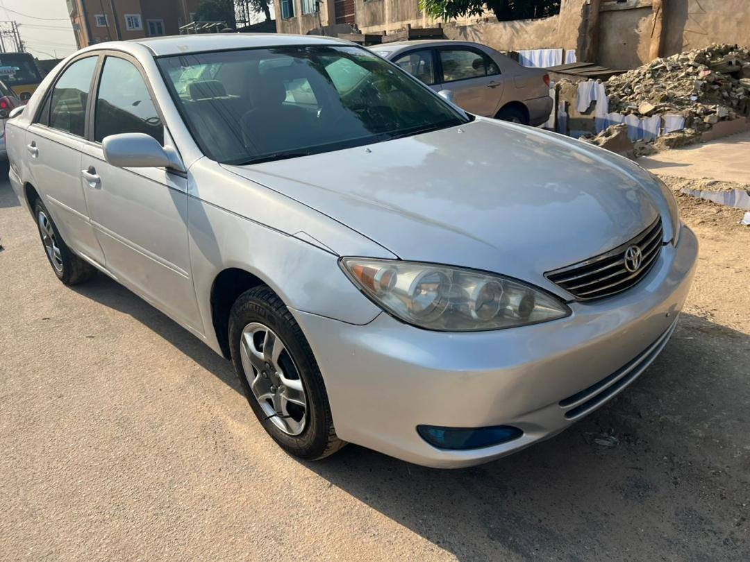 A picture of Toyota Camry 2004 registered 09066107030 