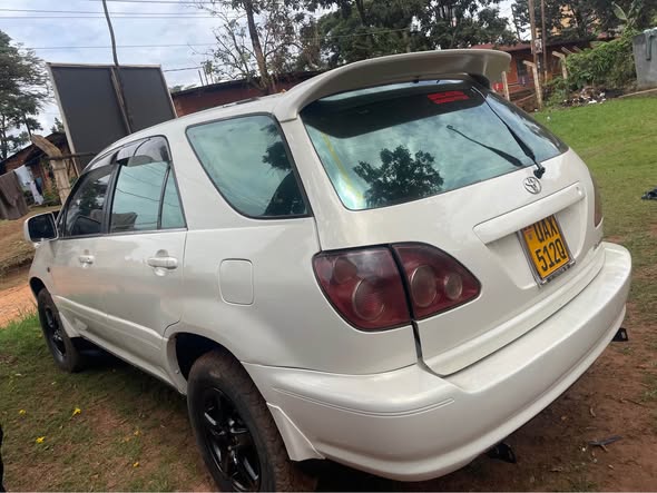 A picture of Harrier toyota