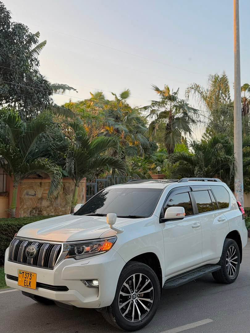 A picture of TOYOTA LANDCRUISER PRADO TX CONTACT 0612989162