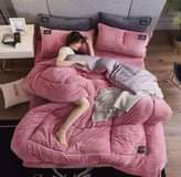 A picture of Caro volvet duvets