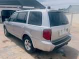 A picture of Honda pilot 2004 model for sale engine and gear is