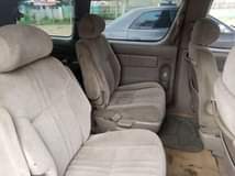 A picture of Toyota Sienna 2000 MODEL