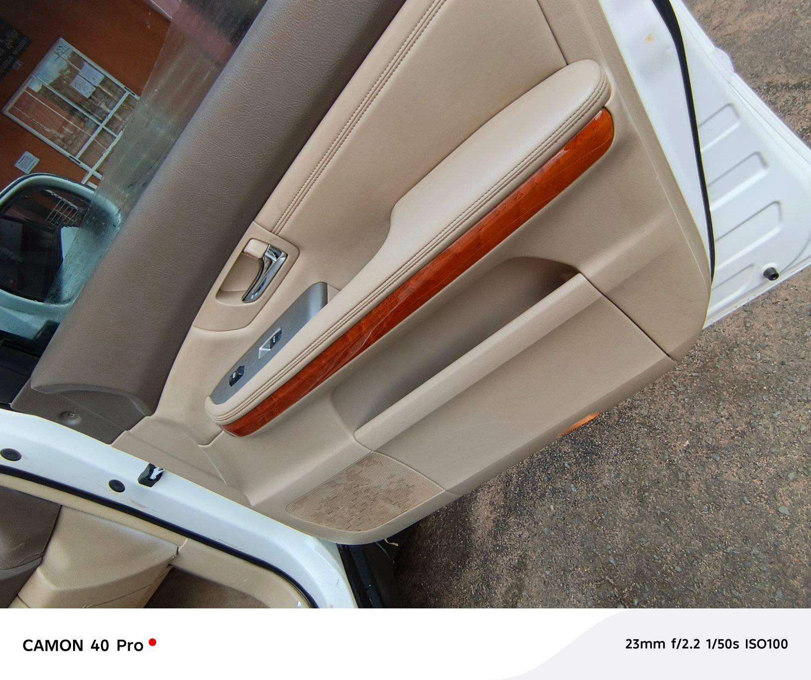 A picture of 2006 RX330