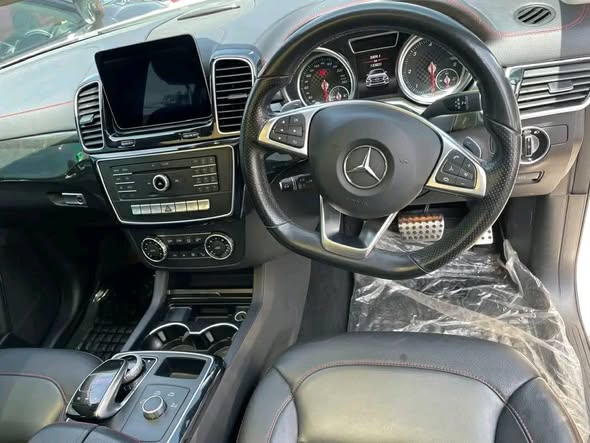 A picture of Benz GLE 2017 for sale 140millions call 0755622807