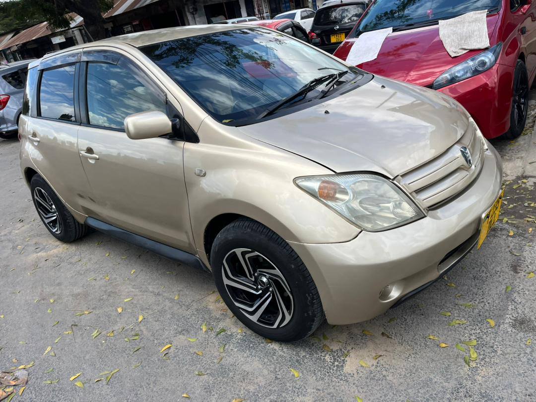 A picture of TOYOTA IST
