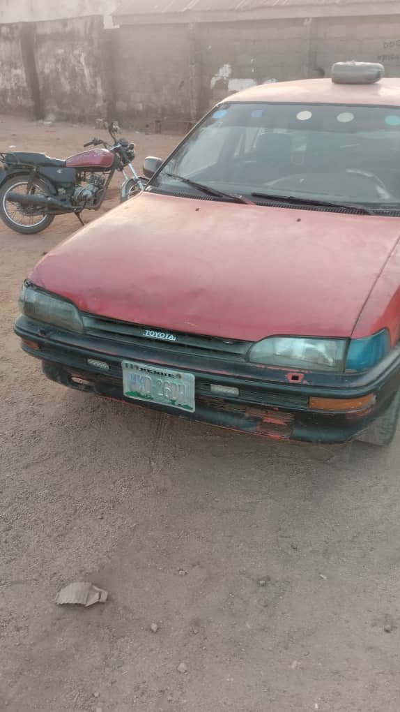 A picture of 1998 Toyota corolla old model
