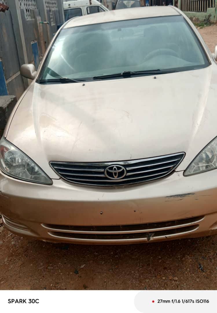 A picture of 04 Toyota Camry