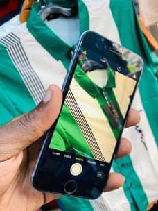 A picture of I PHONE 6 PLAIN