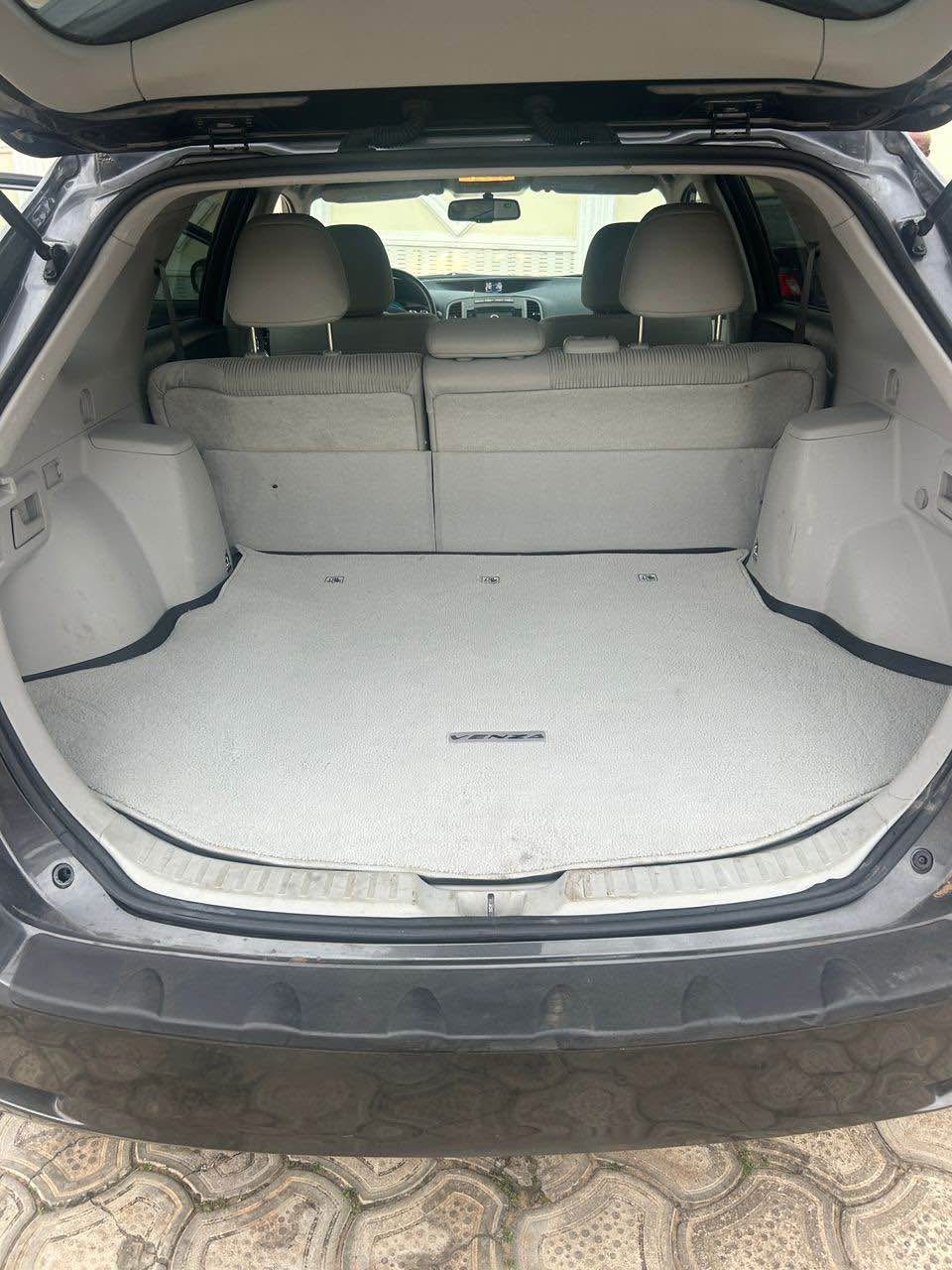 A picture of Very clean tokunbo venza 2010