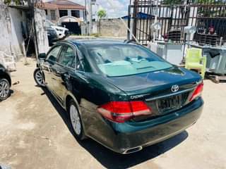 A picture of Toyota CROWN ROYAL SALON