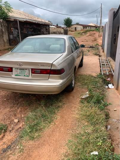 A picture of Toyota Camry pencil