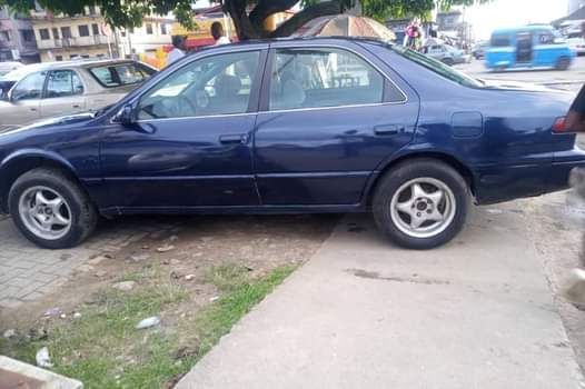A picture of Toyota Camry pencil Light