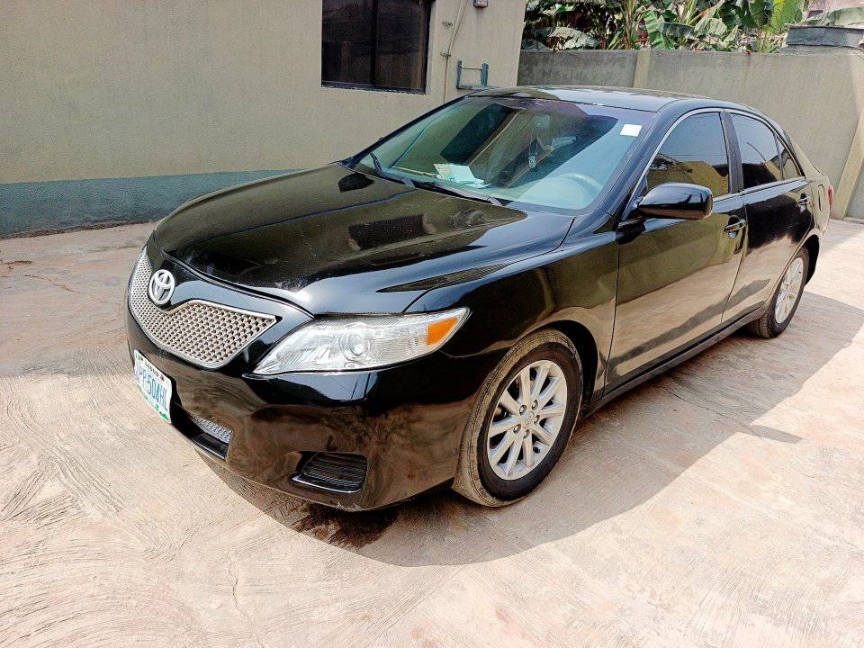 A picture of 011 Toyota Camry