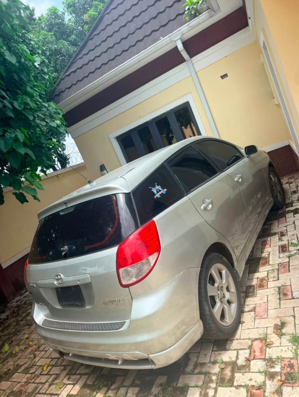 A picture of Toyota matrix 2006