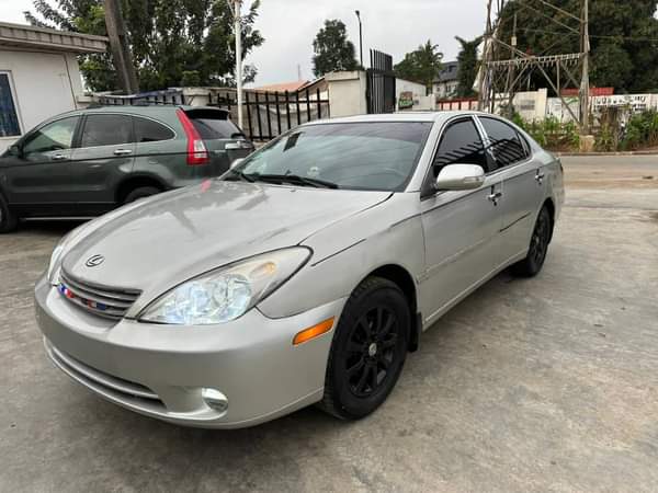 A picture of OLD TAKER DEAL Registered Lexus ES 300 Engine Gear and