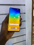 A picture of Samsung S10 128gb 8gb ram 490k 0759979422 0773648989