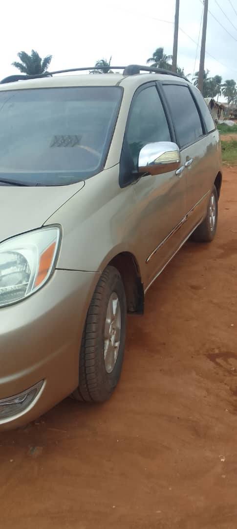 A picture of Very neat 05 TOYOTA SIENNA 07055556868 