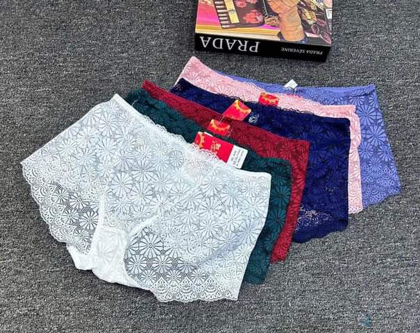 A picture of Plus size lace knickers
