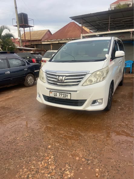 A picture of Toyota alphard 2012