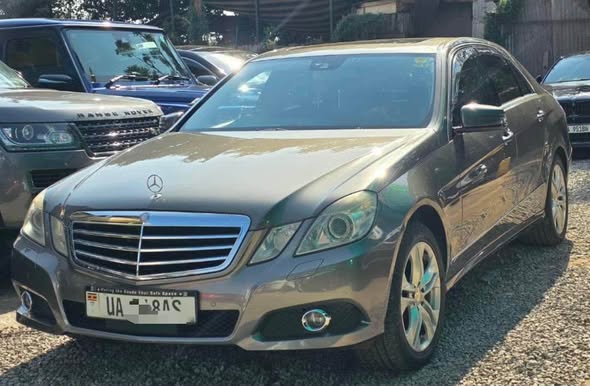 A picture of Mercedes Benz E300 model 2011 sunroof leather seats for inspection