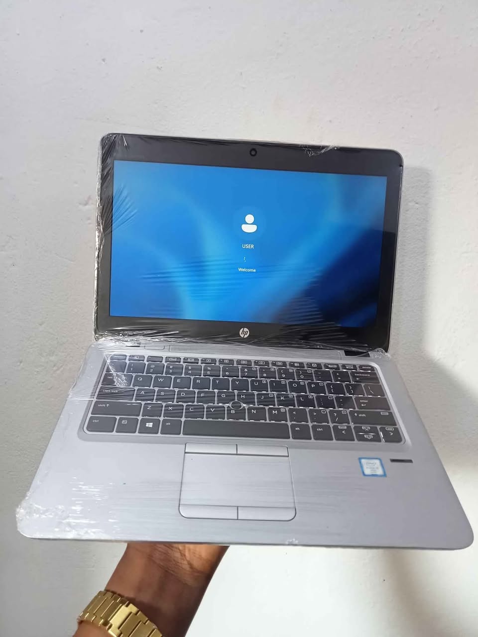 A picture of Core i7 Hp Elitebook 820 G3 8gb ram 2.8ghz keypad